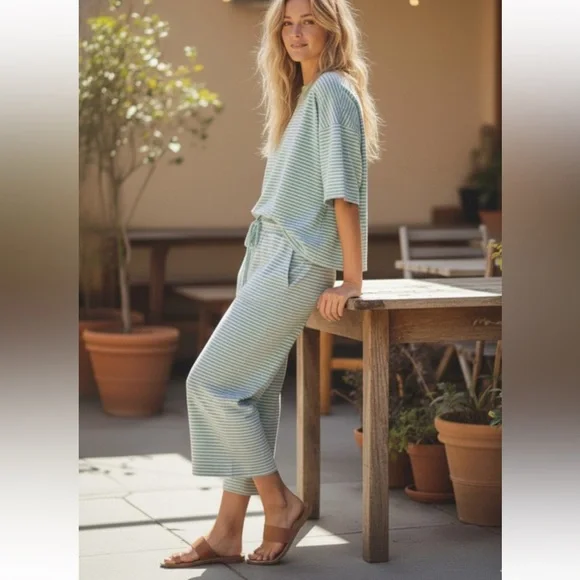 568. Striped short sleeve wide leg pant set green lavender - Picture 2 of 2